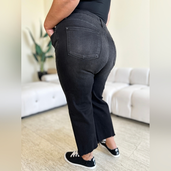 New Arrival!! Judy Blue Full Size High Waist Button Fly Jeans - Picture 3 of 12